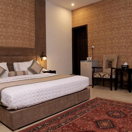 Shelton Hotel ลาฮอร์ ภายนอก รูปภาพ