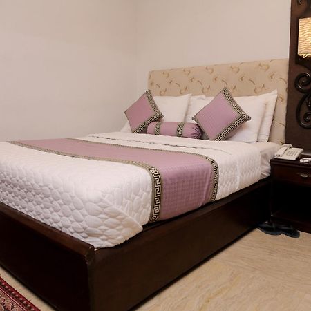 Shelton Hotel ลาฮอร์ ภายนอก รูปภาพ