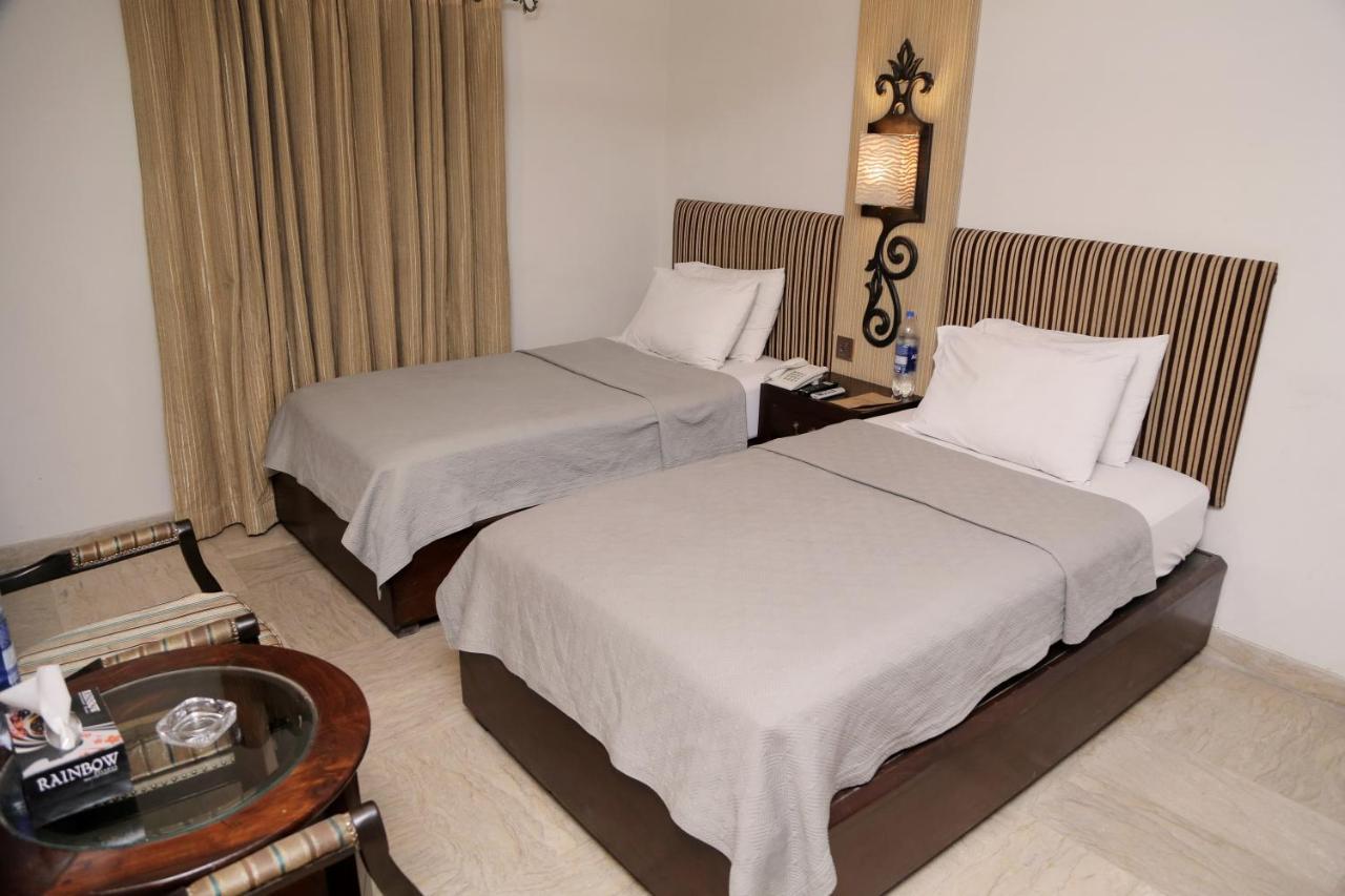Shelton Hotel ลาฮอร์ ภายนอก รูปภาพ