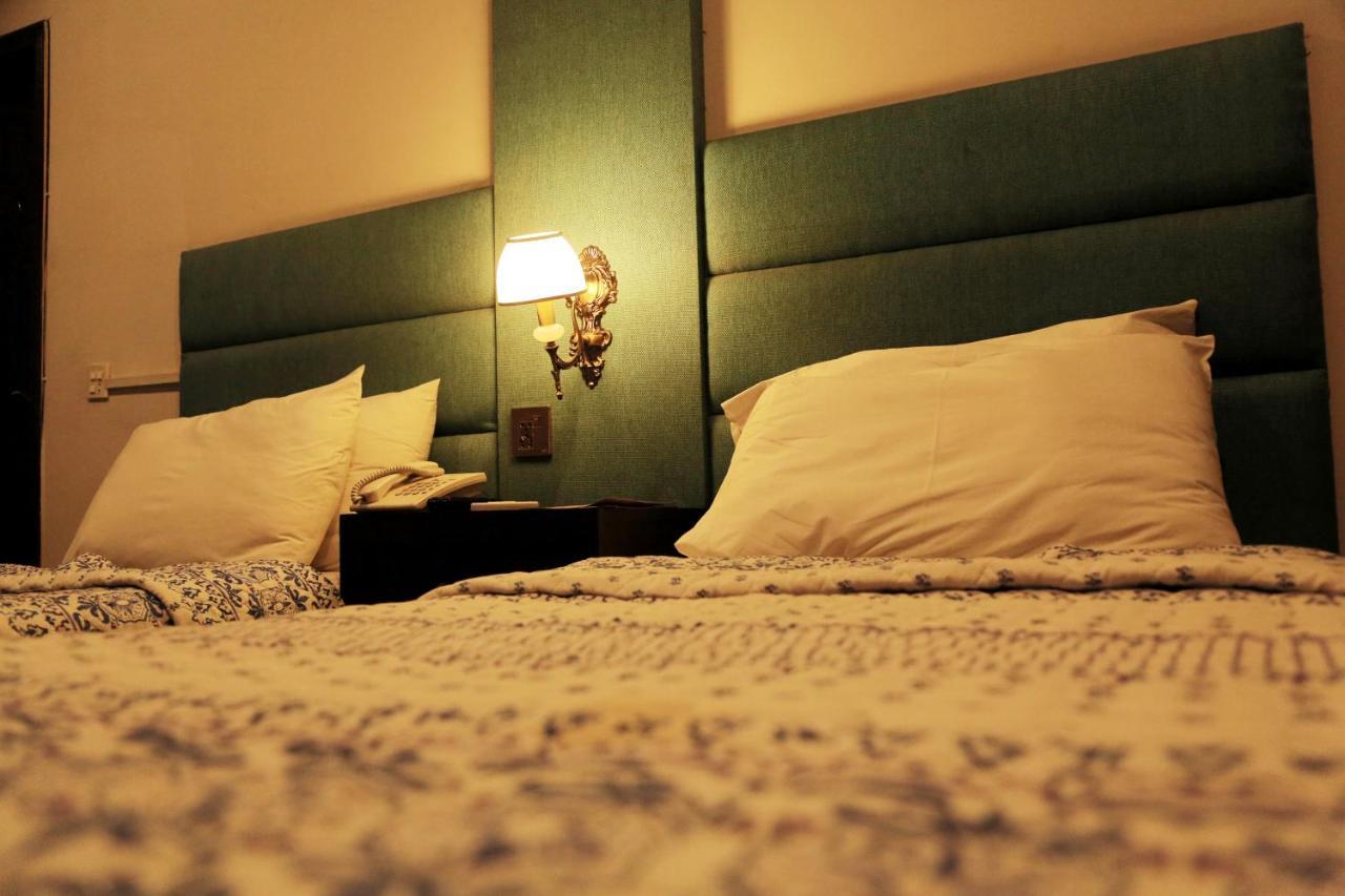 Shelton Hotel ลาฮอร์ ภายนอก รูปภาพ