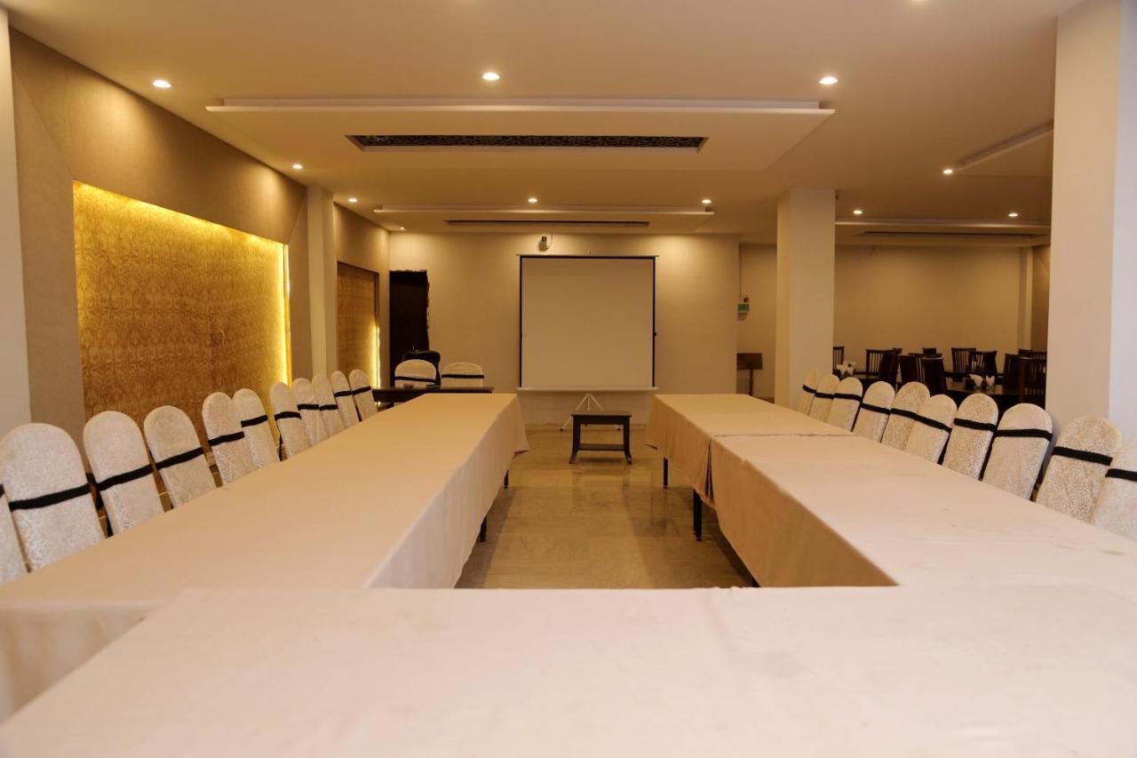 Shelton Hotel ลาฮอร์ ภายนอก รูปภาพ