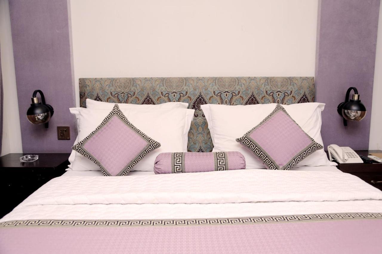 Shelton Hotel ลาฮอร์ ภายนอก รูปภาพ