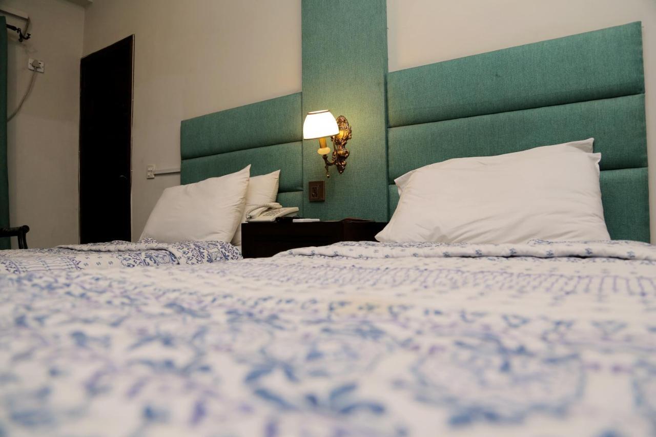 Shelton Hotel ลาฮอร์ ภายนอก รูปภาพ